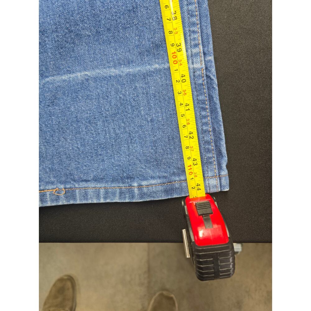 Wrangler Mens 35x34 Blue Denim Jeans Relaxed Fit Straight Leg 100% Cotton - Picture 11 of 14
